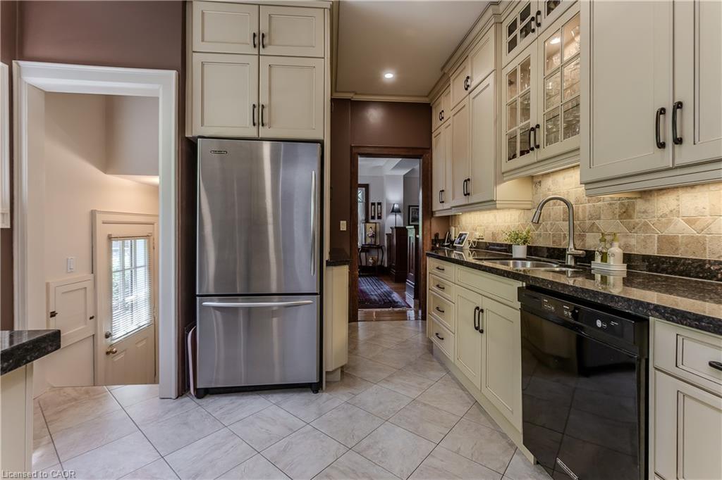 569 Locust Street Property Photo 13
