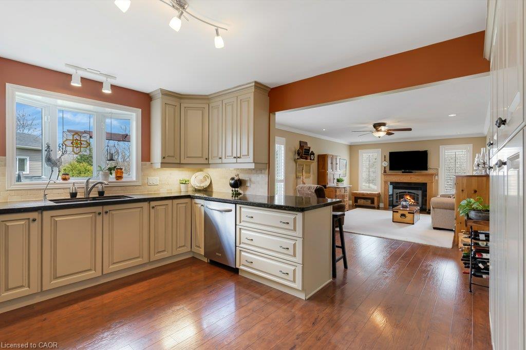 228 Glenariff Drive Property Photo 12