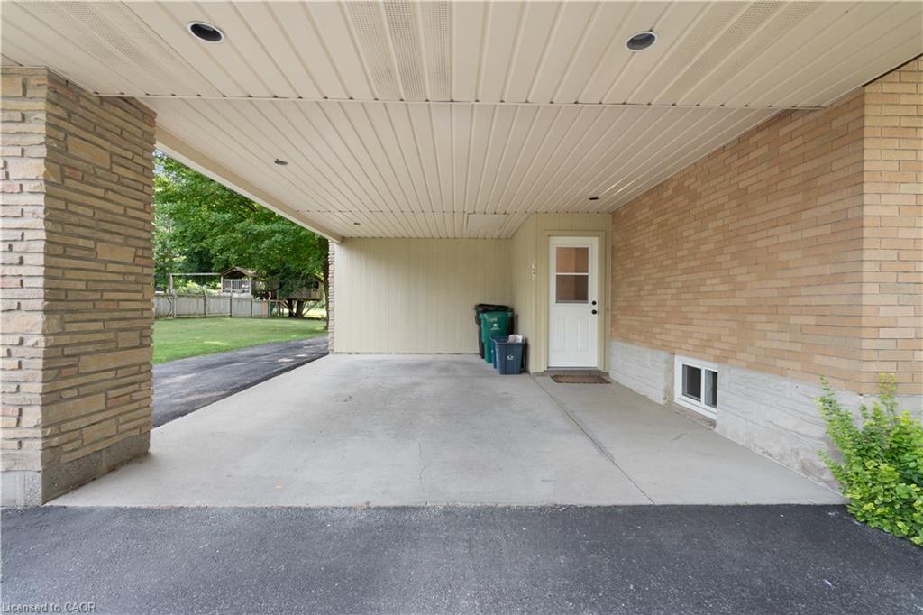 1645 King Street N Property Photo 7