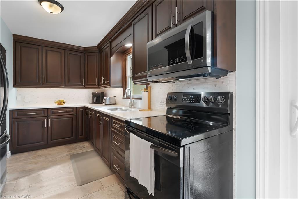 1645 King Street N Property Photo 10