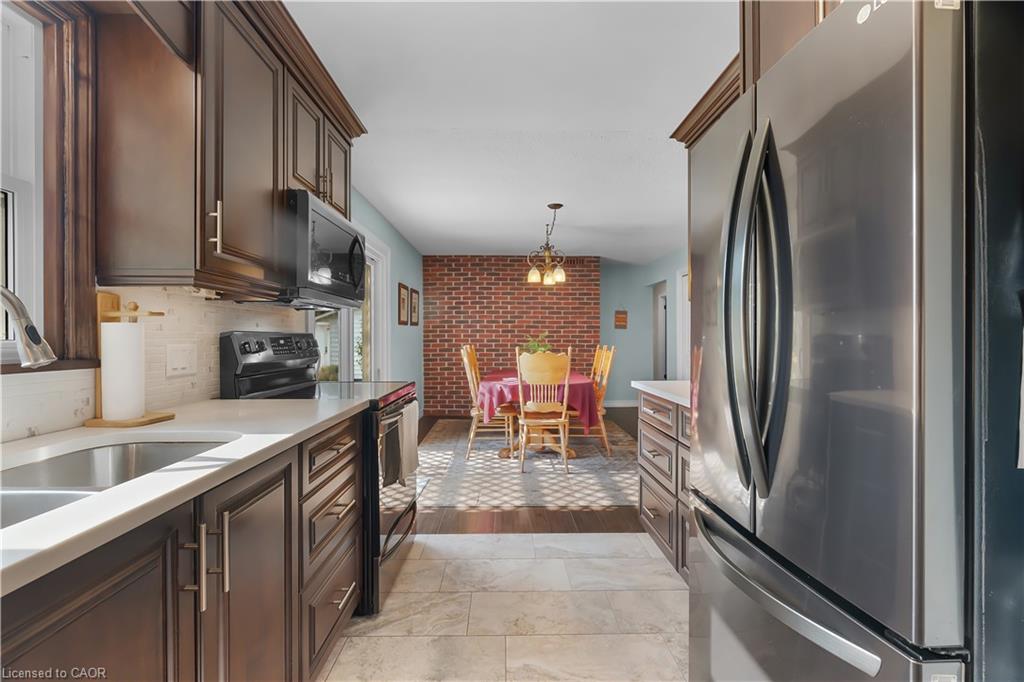 1645 King Street N Property Photo 13