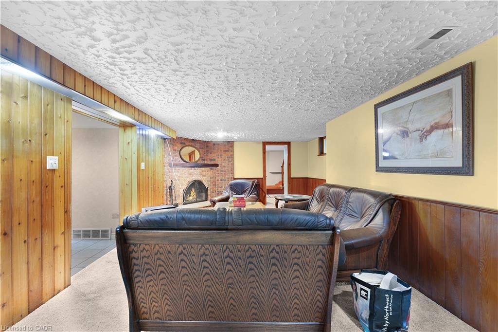 1645 King Street N Property Photo 30