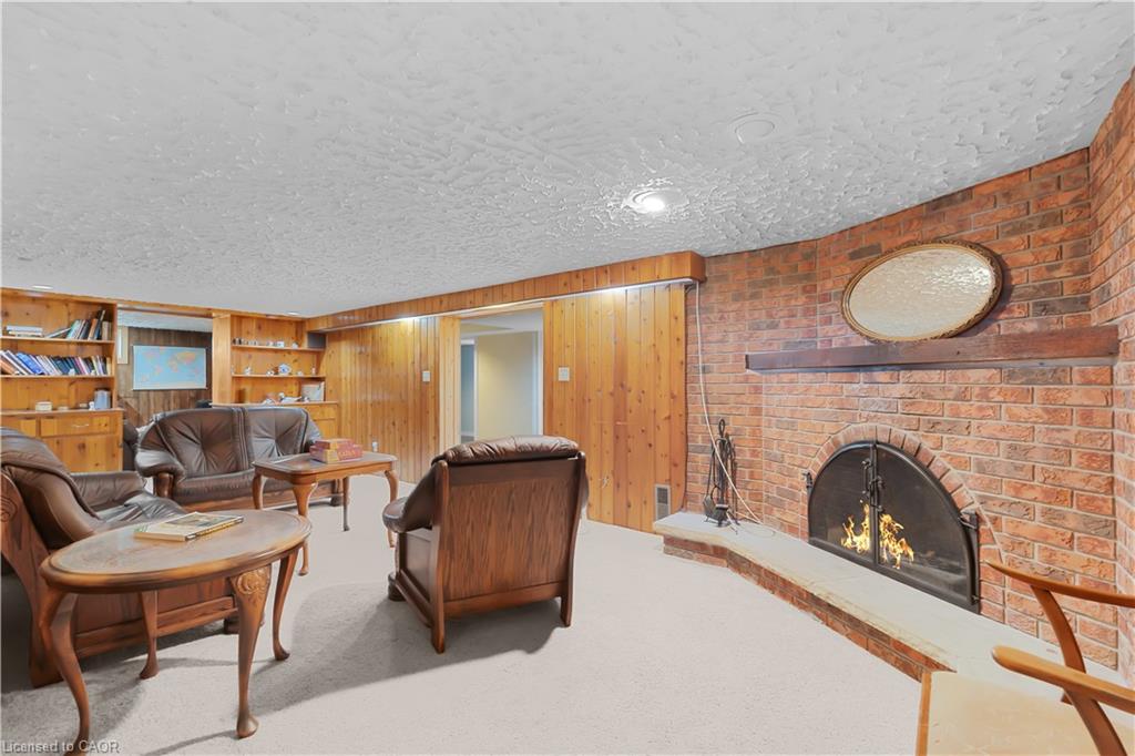 1645 King Street N Property Photo 31