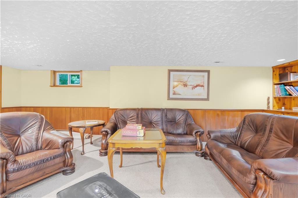 1645 King Street N Property Photo 32
