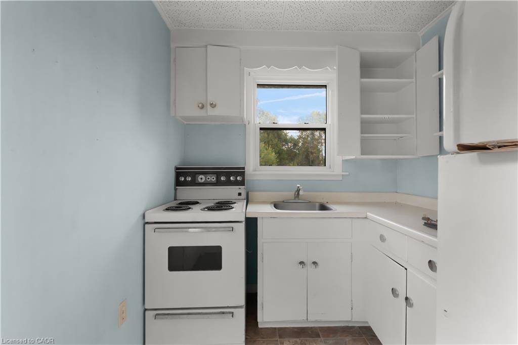 1645 King Street N Property Photo 37