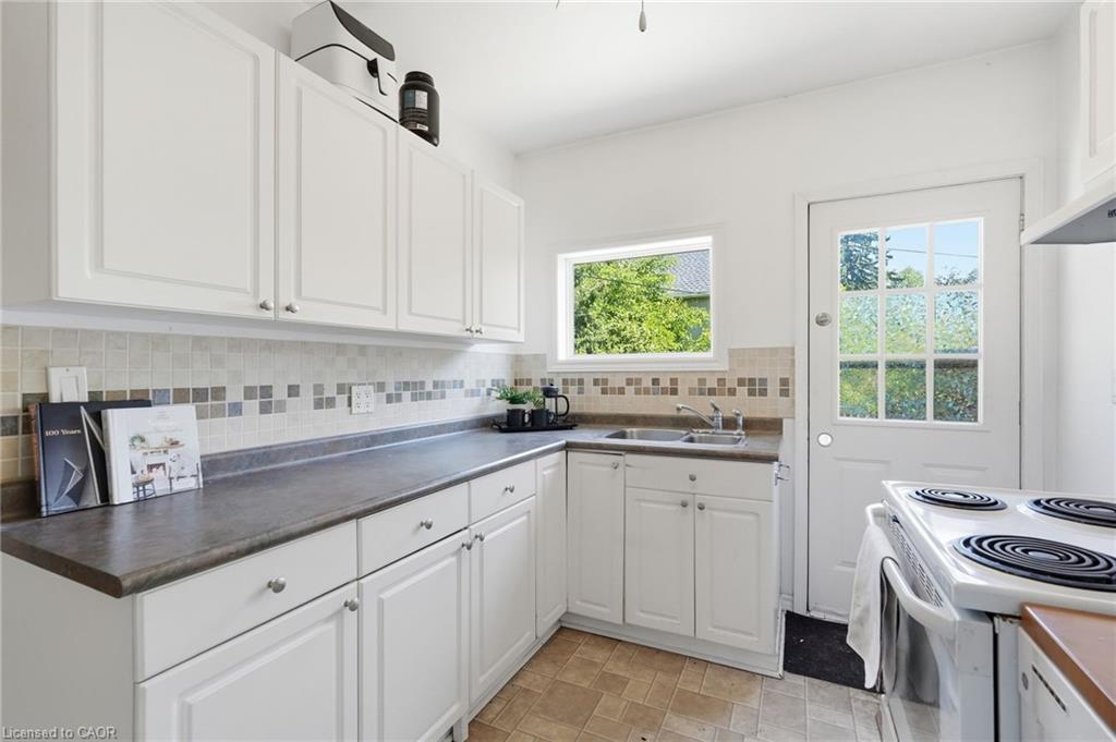 37 Maplewood Avenue Property Photo 8