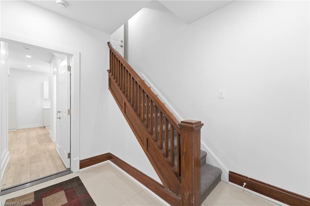 968 Main Street E Property Photo 3