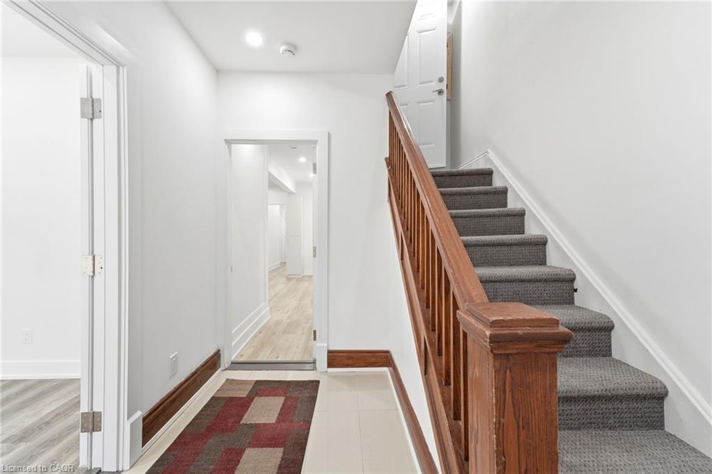 968 Main Street E Property Photo 4