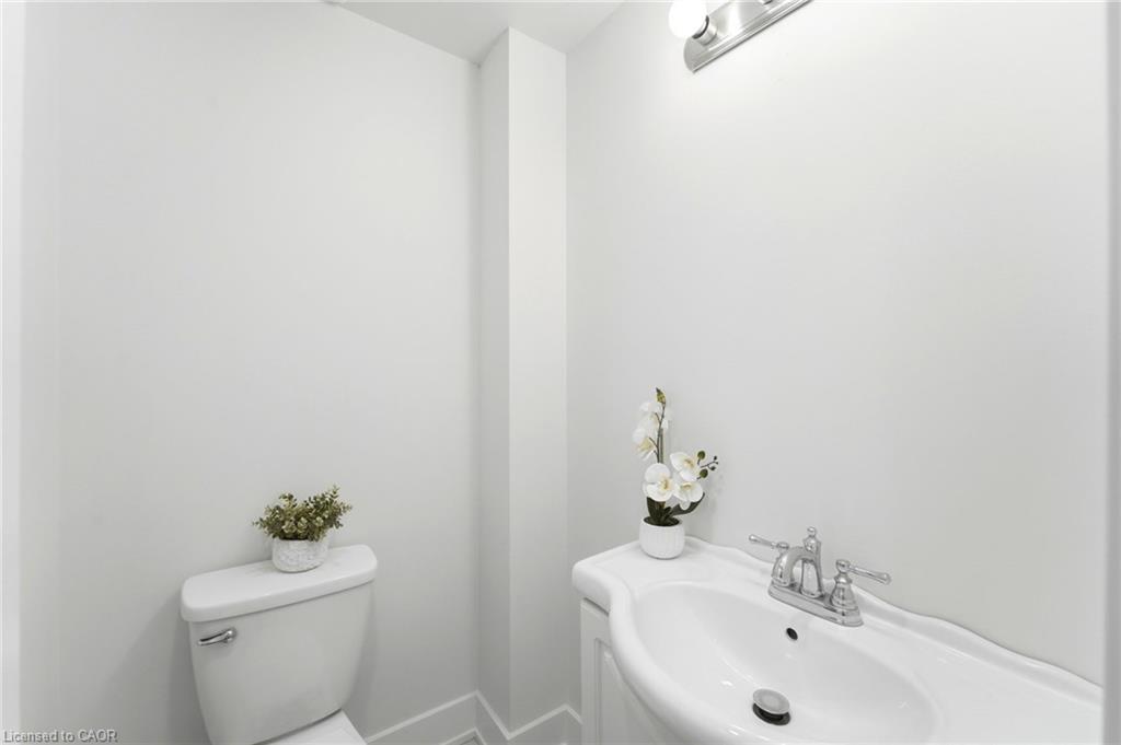 968 Main Street E Property Photo 14