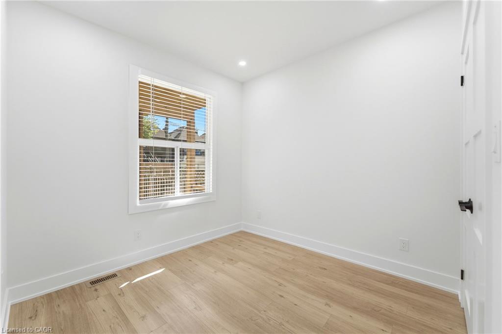 968 Main Street E Property Photo 15