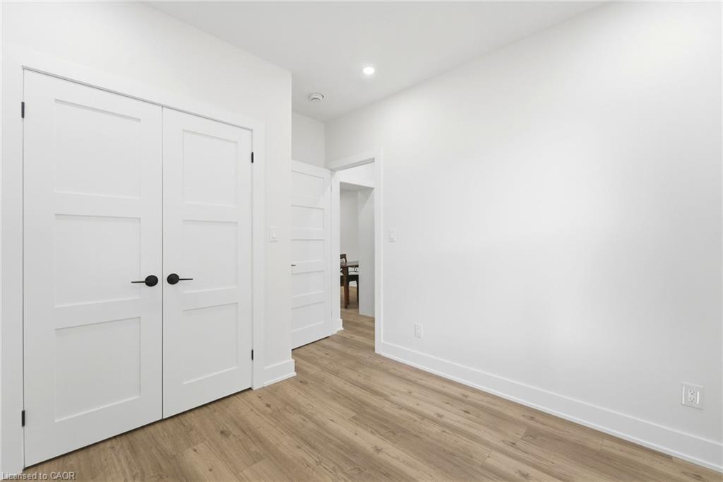 968 Main Street E Property Photo 16