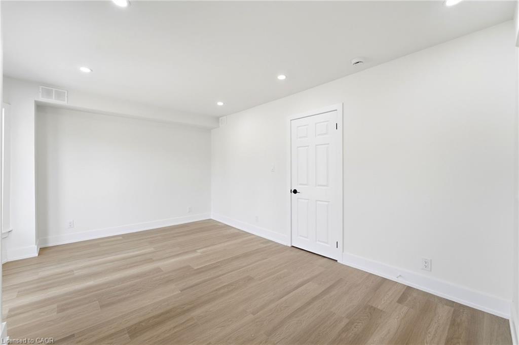 968 Main Street E Property Photo 19