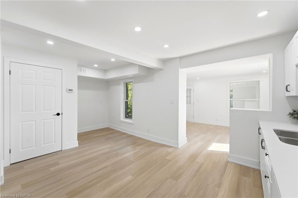 968 Main Street E Property Photo 21