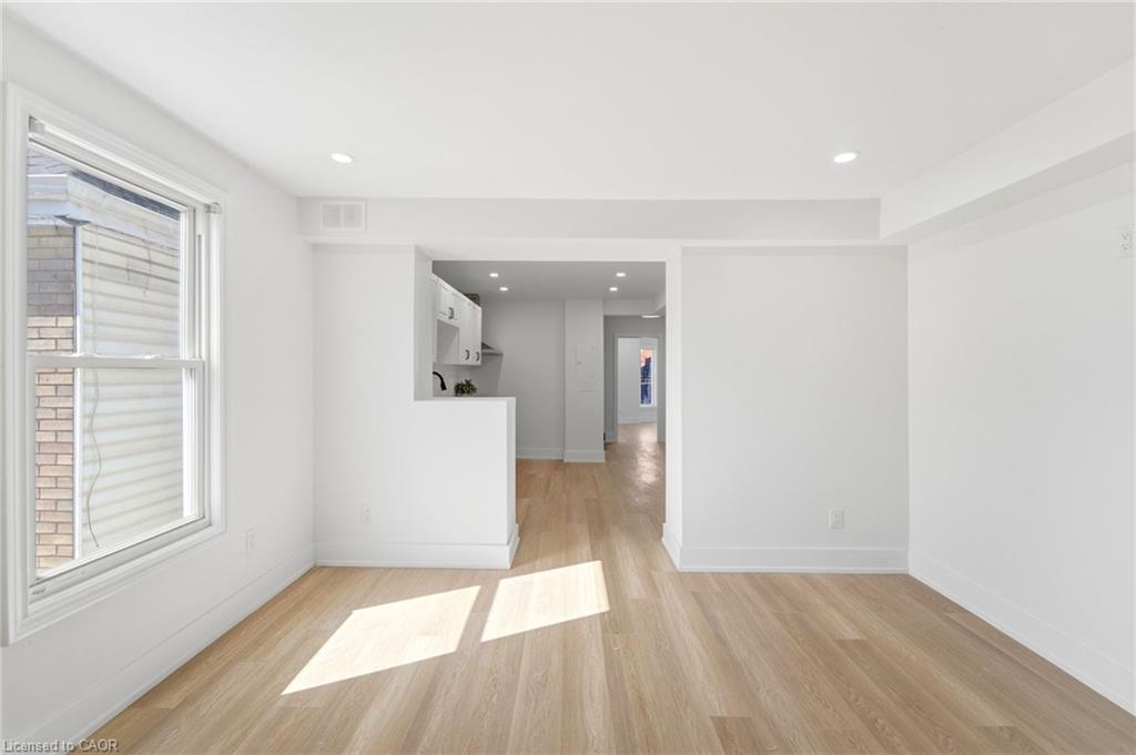 968 Main Street E Property Photo 22