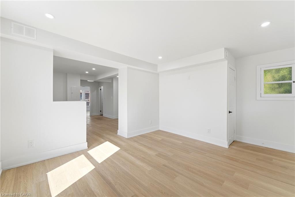 968 Main Street E Property Photo 23