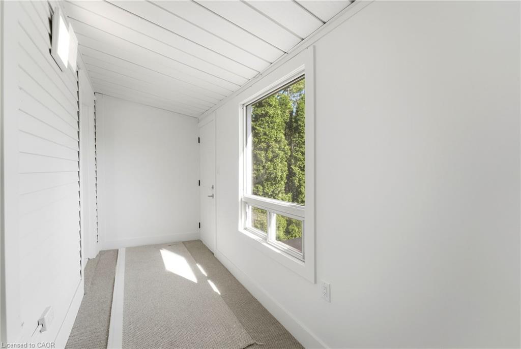 968 Main Street E Property Photo 24