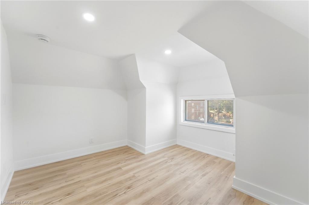 968 Main Street E Property Photo 27
