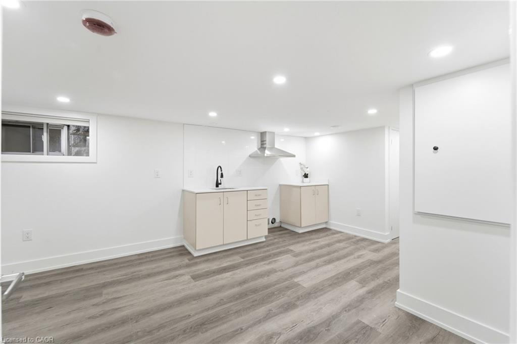 968 Main Street E Property Photo 30