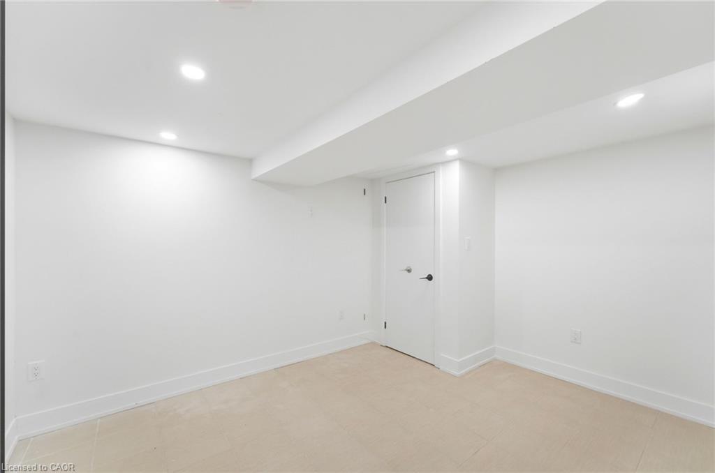 968 Main Street E Property Photo 34