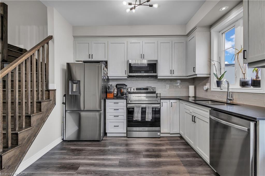 116-575 Woodward Avenue Property Photo 8