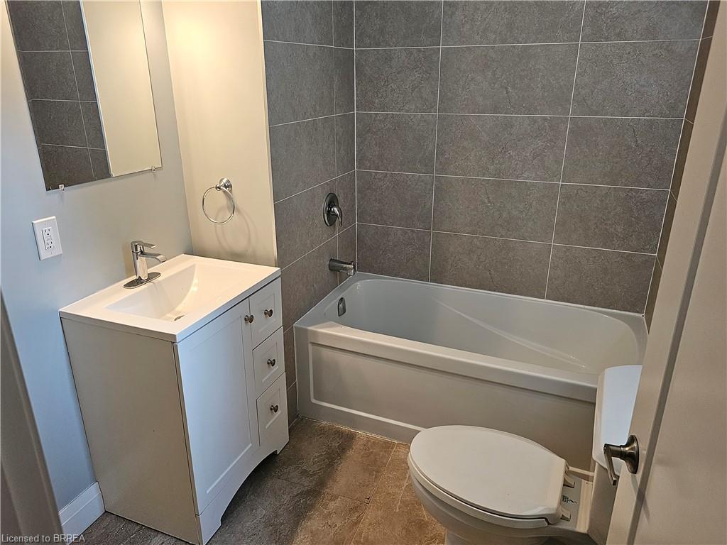 5-427 Colborne Street Property Photo 3