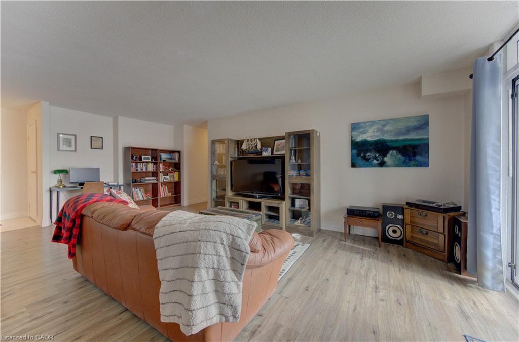 214-185 Kehl Street Property Photo 6