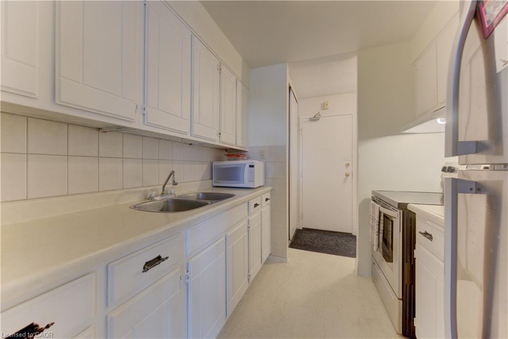 214-185 Kehl Street Property Photo 8