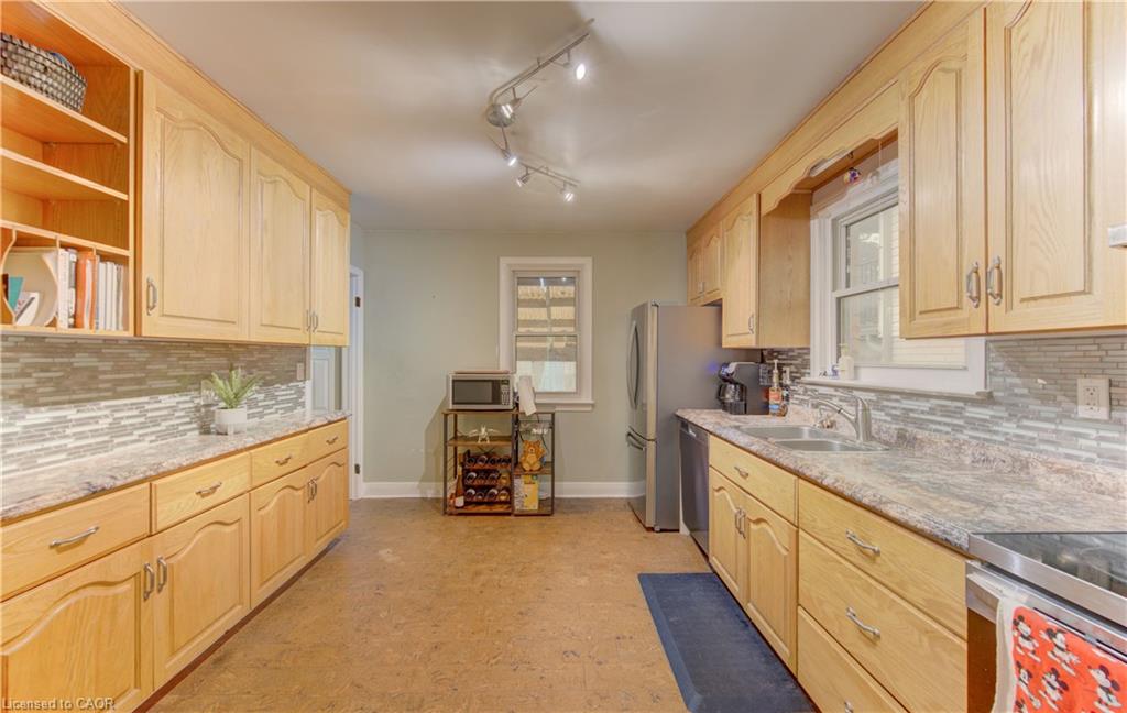 195 Belleview Avenue Property Photo 8