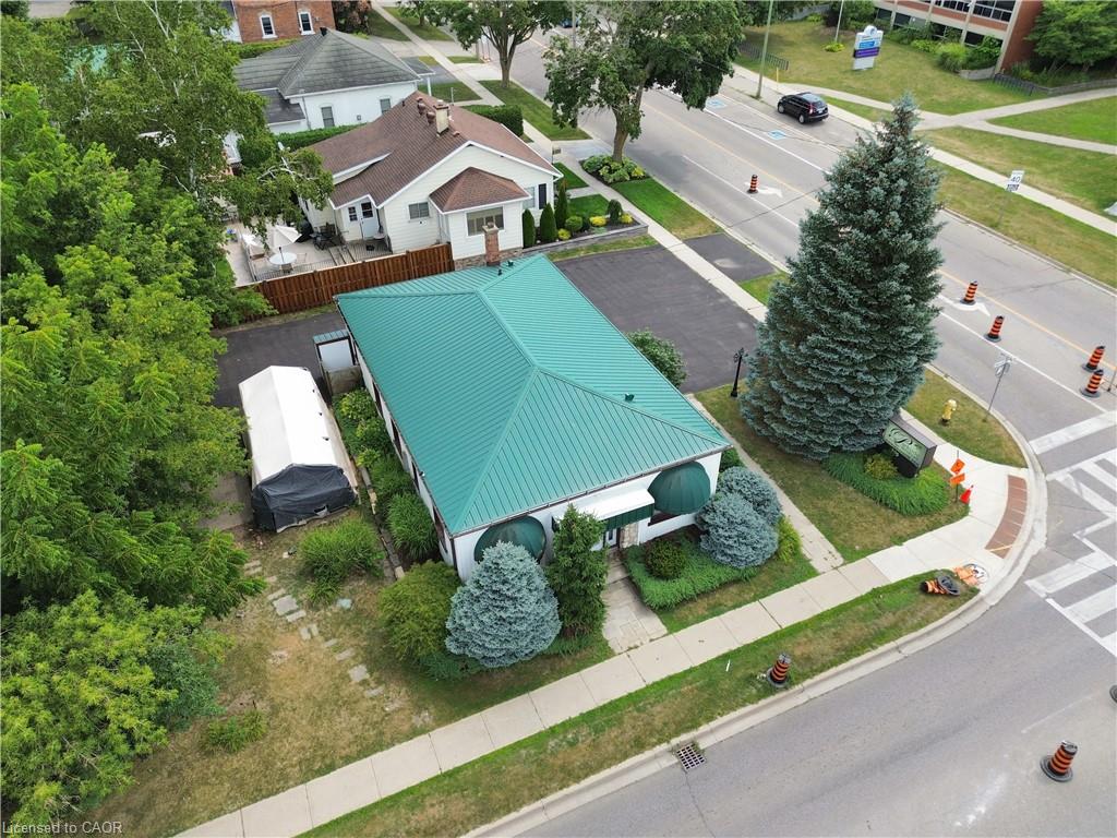 205 Norfolk Street N Property Photo 2