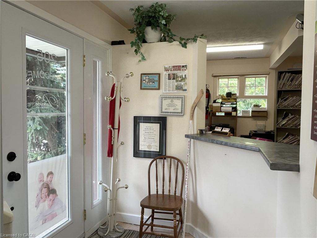 205 Norfolk Street N Property Photo 4