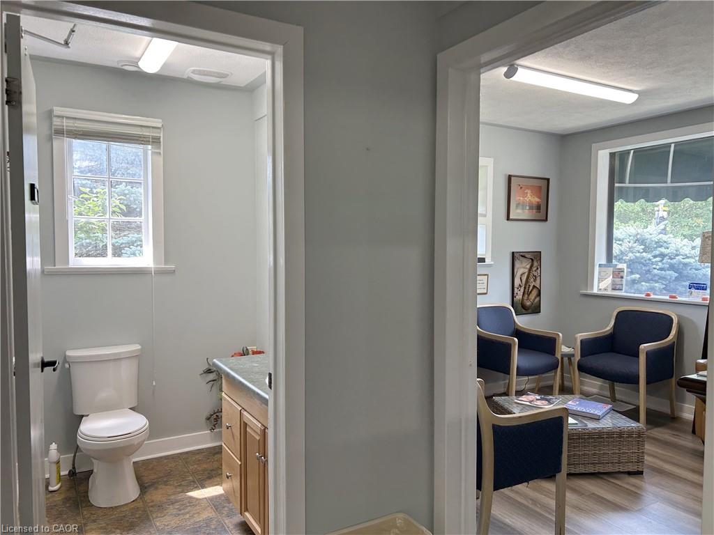 205 Norfolk Street N Property Photo 10