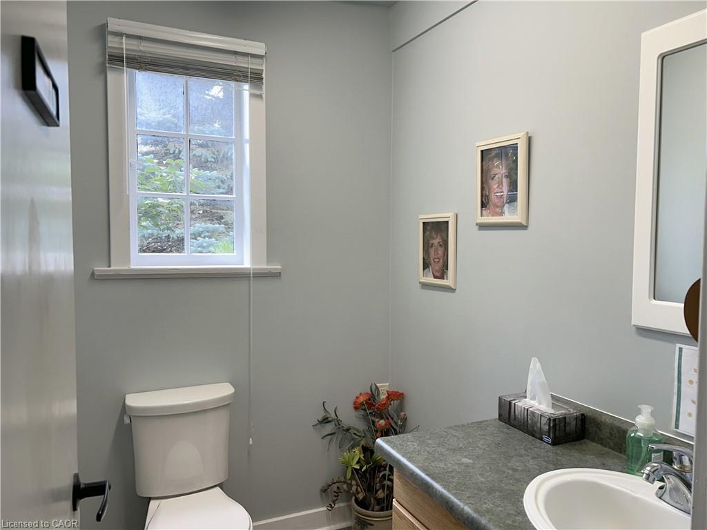 205 Norfolk Street N Property Photo 11
