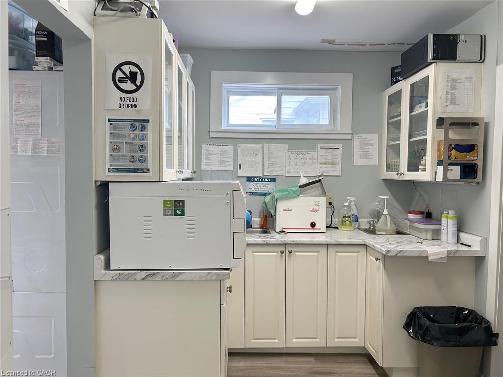 205 Norfolk Street N Property Photo 21