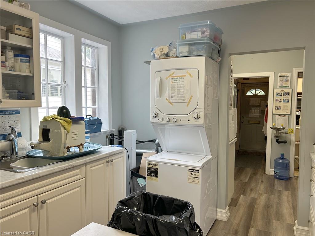 205 Norfolk Street N Property Photo 24