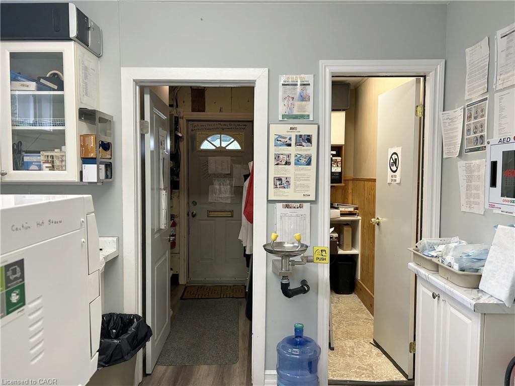 205 Norfolk Street N Property Photo 25