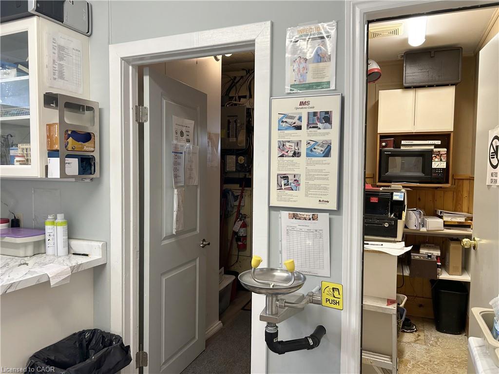 205 Norfolk Street N Property Photo 26