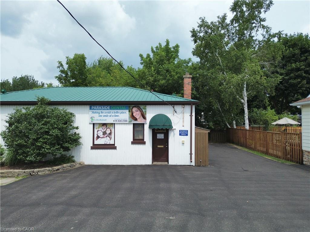205 Norfolk Street N Property Photo 28