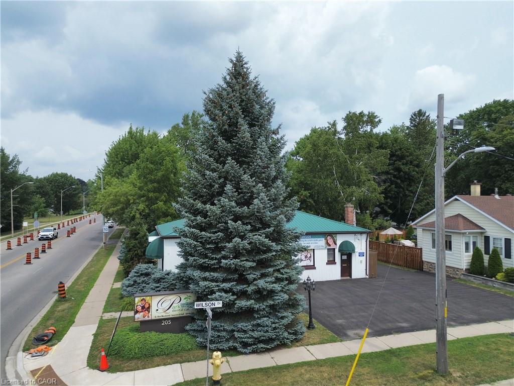 205 Norfolk Street N Property Photo 29