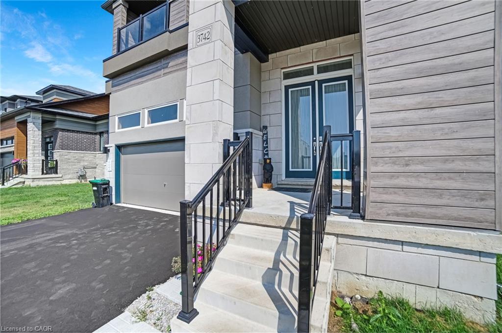 3742 Sunbank Crescent Property Photo 4