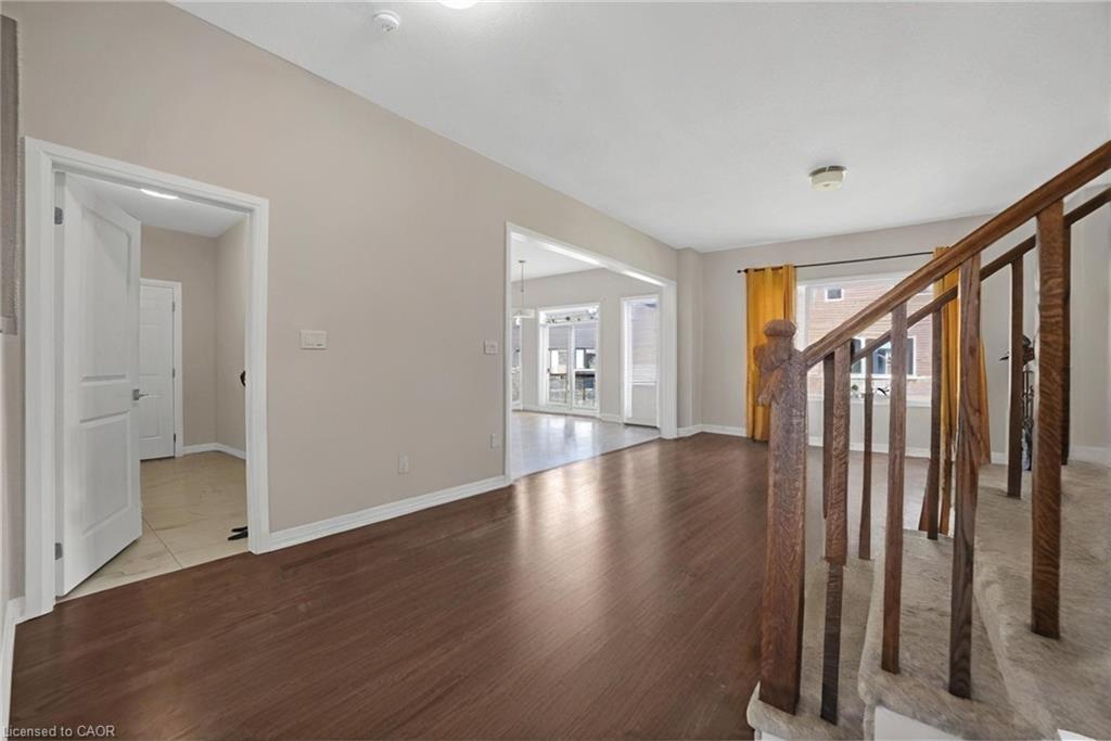 3742 Sunbank Crescent Property Photo 12