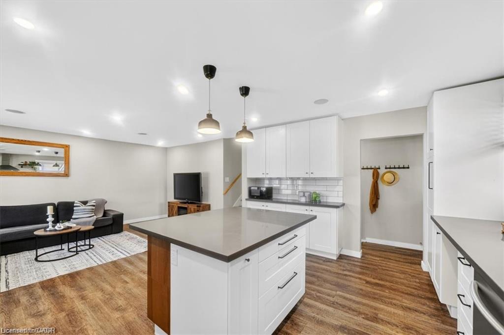 35 Weichel Street Property Photo 10