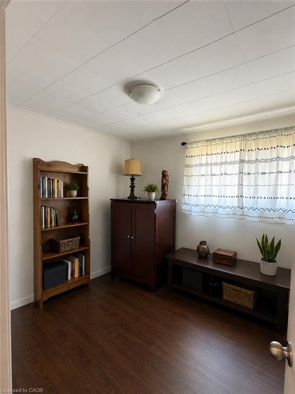 630 Main Street W Property Photo 8