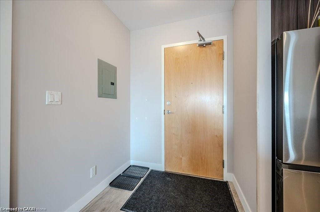 811-1 Victoria Street S Property Photo 4