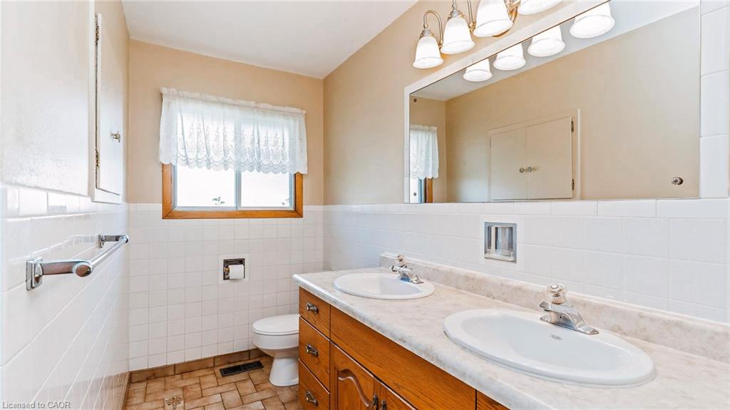 457 Three Valleys Crescent Property Photo 15