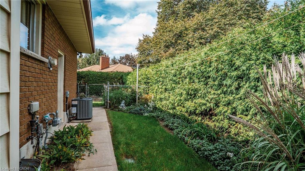 457 Three Valleys Crescent Property Photo 36