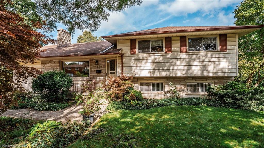 457 Three Valleys Crescent Property Photo 44