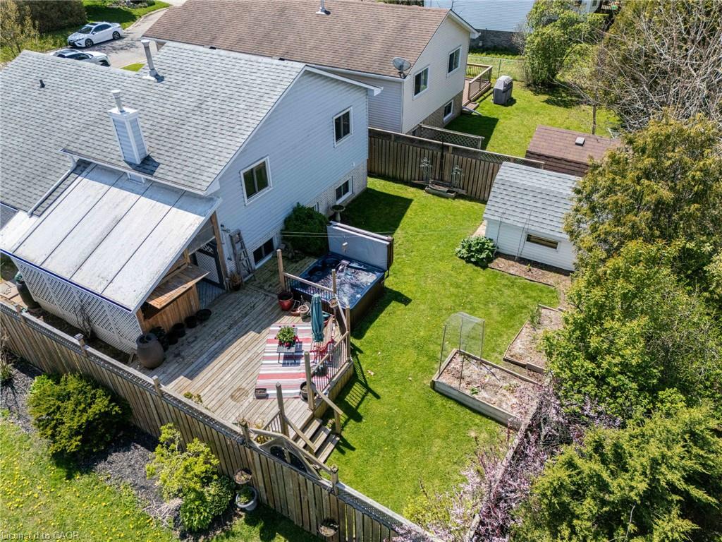 2 Hampton Court Property Photo 3