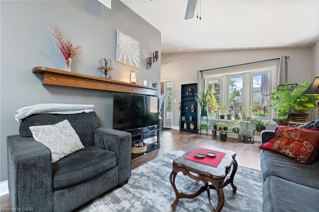 2 Hampton Court Property Photo 10