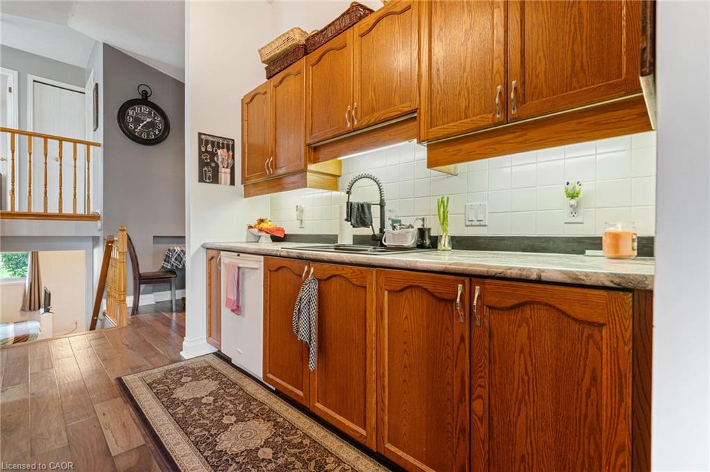 2 Hampton Court Property Photo 13