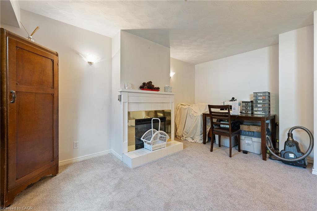 2 Hampton Court Property Photo 18